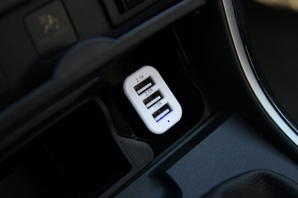 Autolaturi 3x USB valkoinen PCH-03