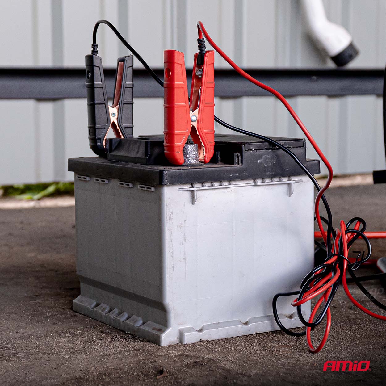 Digitaalinen akkulaturi BOOST AGM GEL STD LiFePo4 MAX 25A 12/24V PRO AMIO-04530