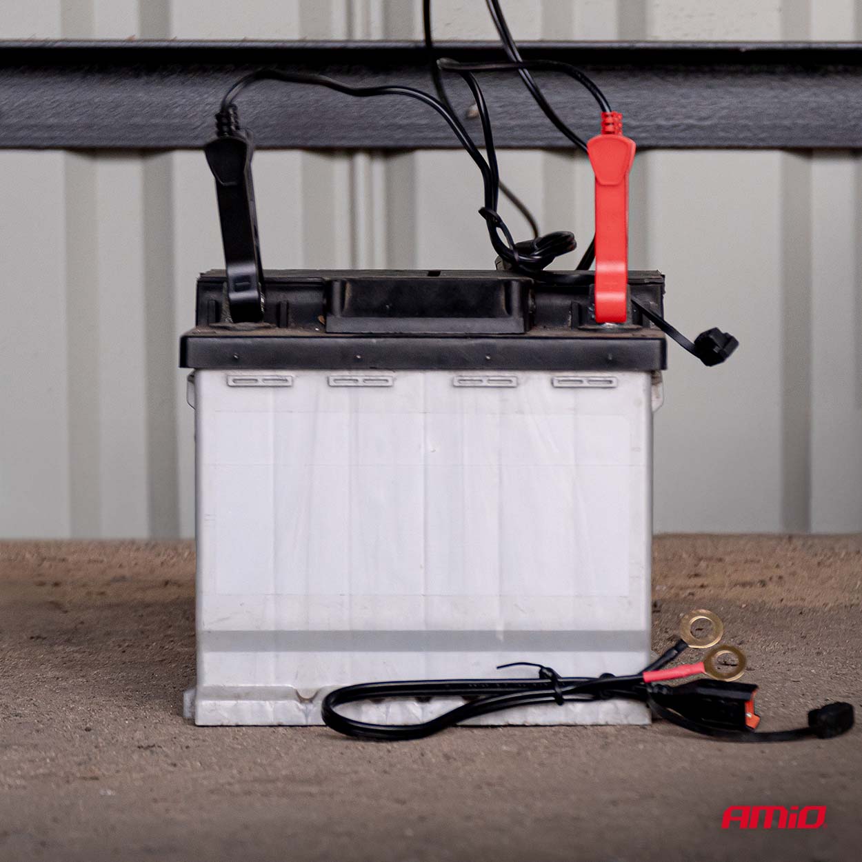 Digitaalinen akkulaturi AGM GEL STD LiFePo4 MAX 4A 6/12V PRO HOOK AMIO-04531