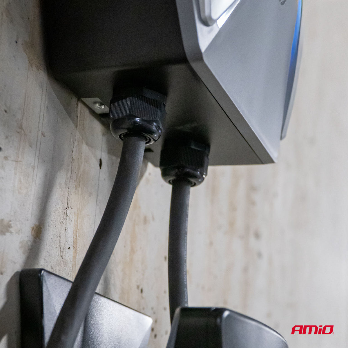 Kolmivaiheinen seinalla latausasema sähköautoille 22kW 32A 400V AMIO-04843